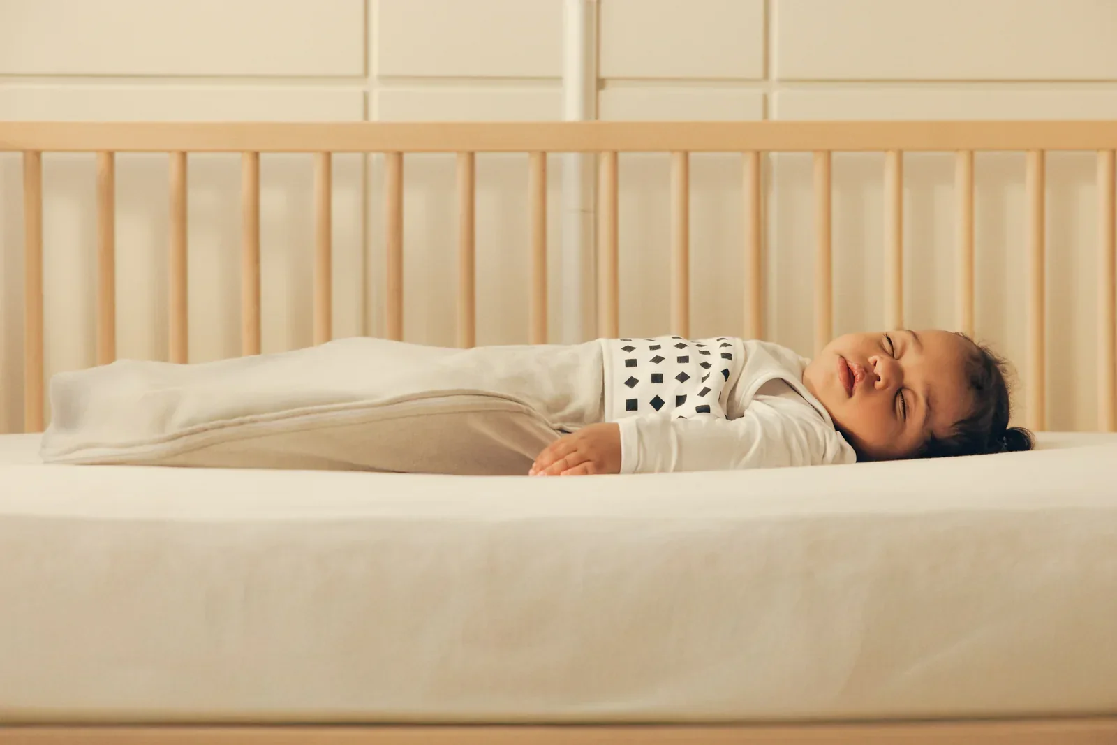 Nanit Smart Baby Pro Monitor with Floor Stand - Image 7